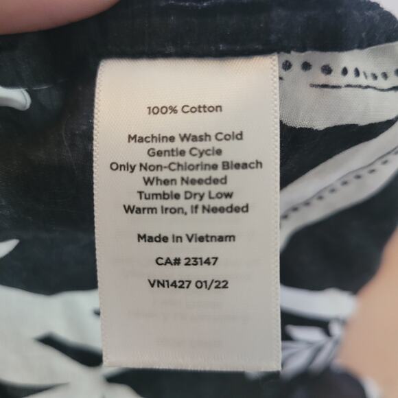 Talbots Size M Cotton Button Front Shirt Tropical Panther Black White Collared - Picture 9 of 9